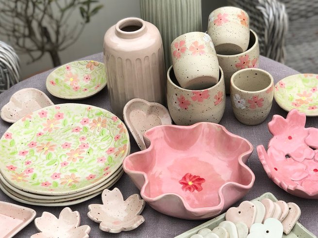 floral and blossoms pottery