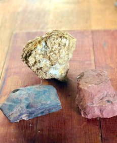 Weinbergsteine basalt, rotliegend, kalk